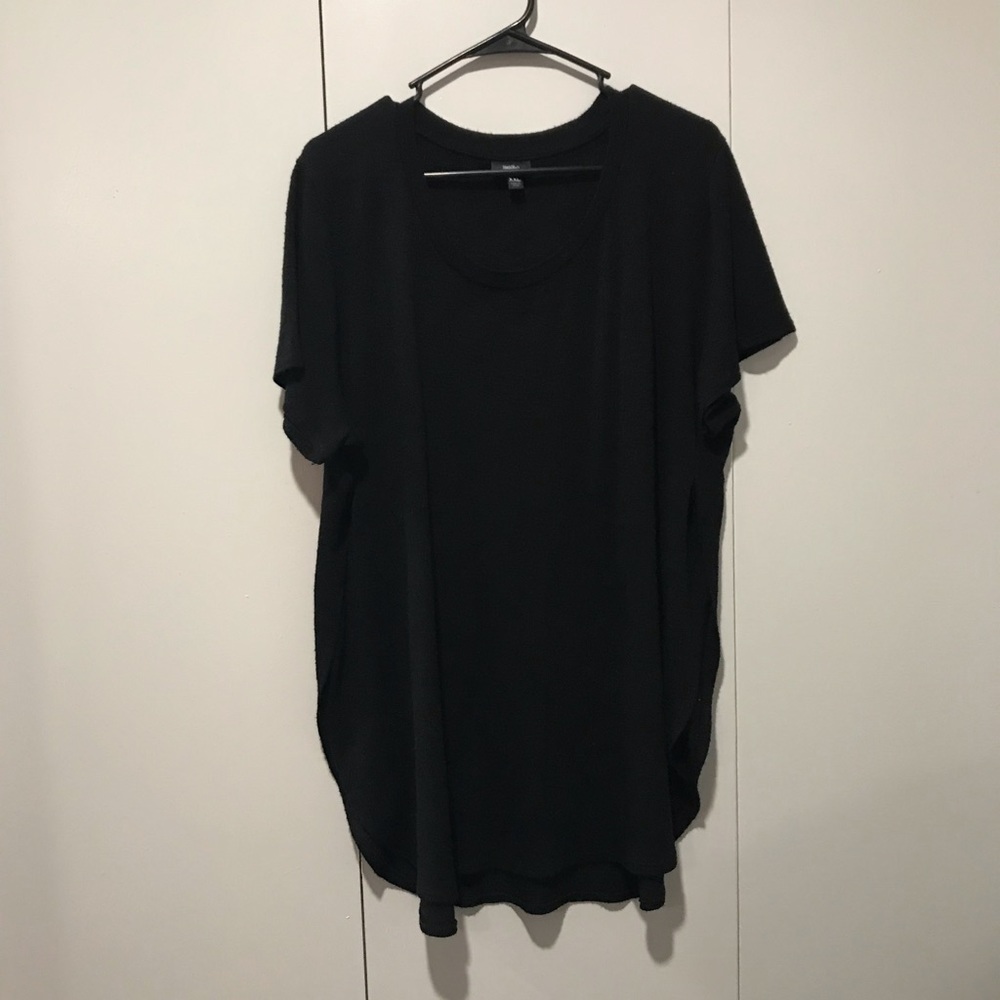 Women’s black tunic tee